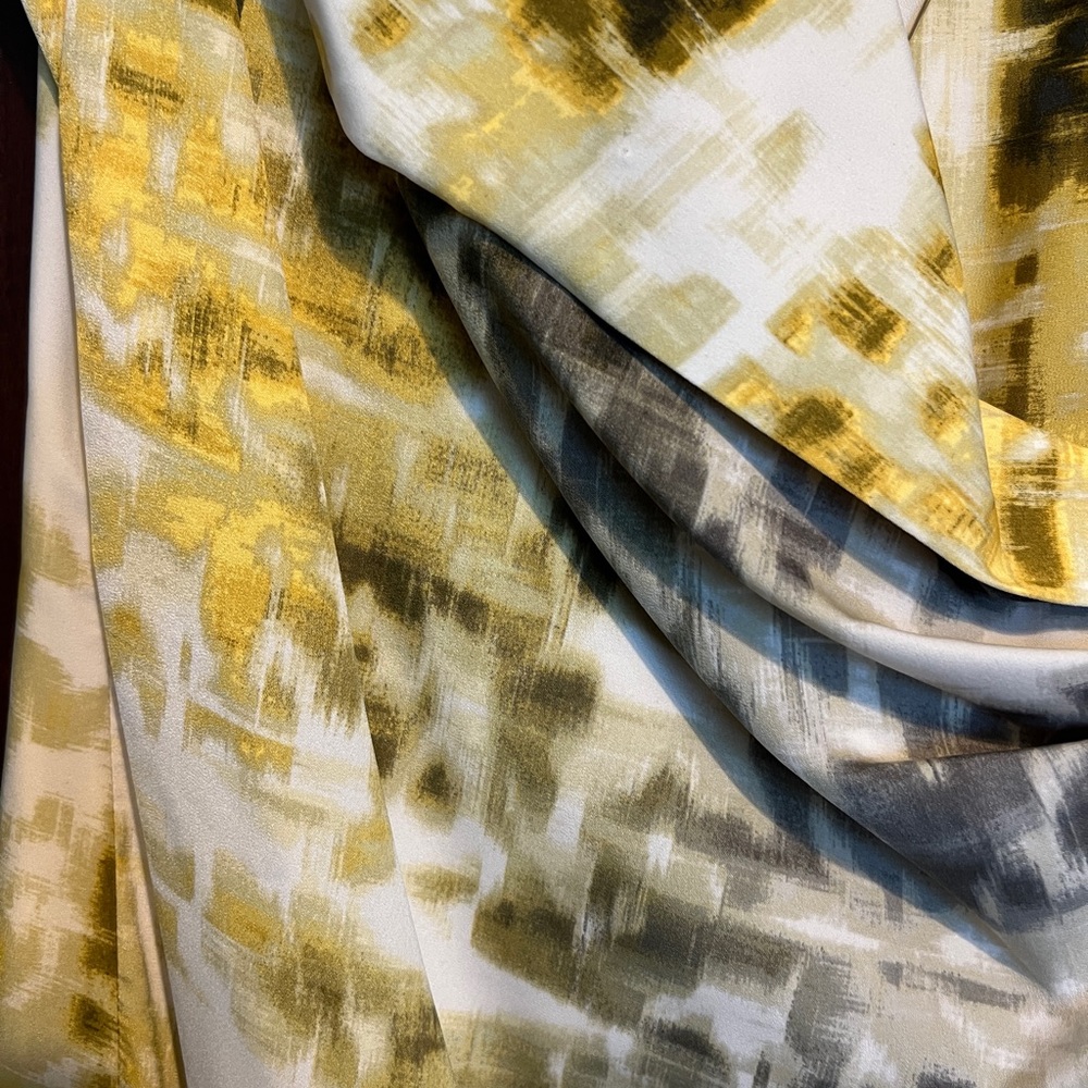 Kenneth Cole wrap styled beautiful dress with side zipper. - Picture 3 of 6